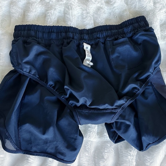 Lululemon Hotty Hot Short 4” Navy size 8 - Picture 4 of 6